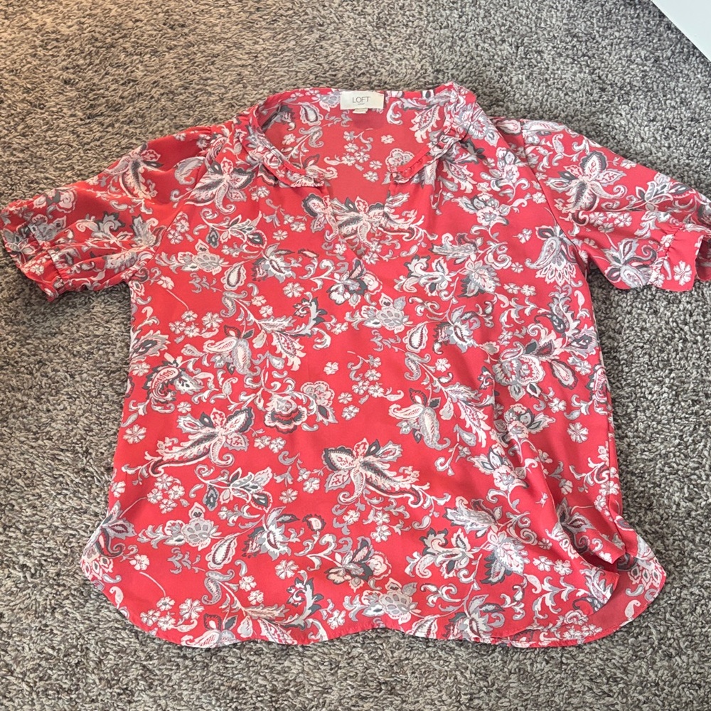 LOFT Coral Paisley Short Sleeve Top with White Accents
